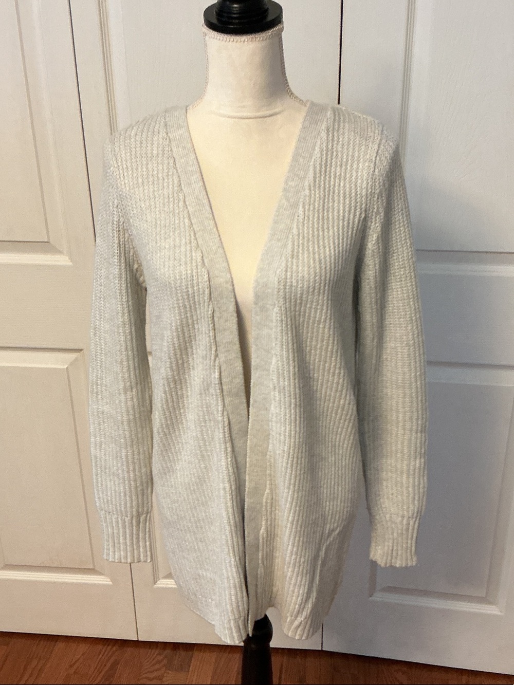 Kaisely Soft Light Gray Ribbed Open Cardigan